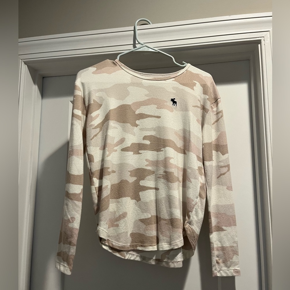 Girls Abercrombie and Fitch Long Sleeve Sweater Camo Size 13/14